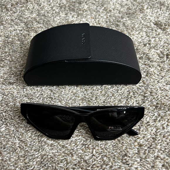 PRADA sunglasses 🕶️ - Picture 6 of 12